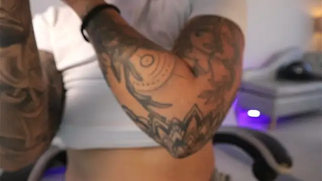 Snapshot of ashleyvalirya chatting on April 2026 07:55:01 PM ashleyvalirya online show from April 2026 07:55:01 PM