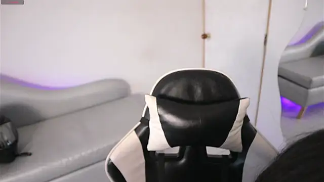 Snapshot of ashleyvalirya chatting on April 2026 07:48:01 PM ashleyvalirya online show from April 2026 07:48:01 PM