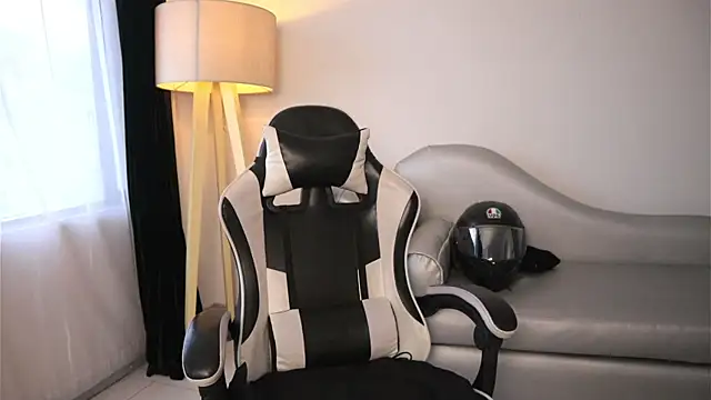 Snapshot of ashleyvalirya chatting on April 2026 07:47:02 PM ashleyvalirya online show from April 2026 07:47:02 PM