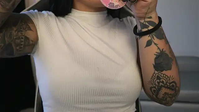 Snapshot of ashleyvalirya chatting on April 2026 07:41:01 PM ashleyvalirya online show from April 2026 07:41:01 PM