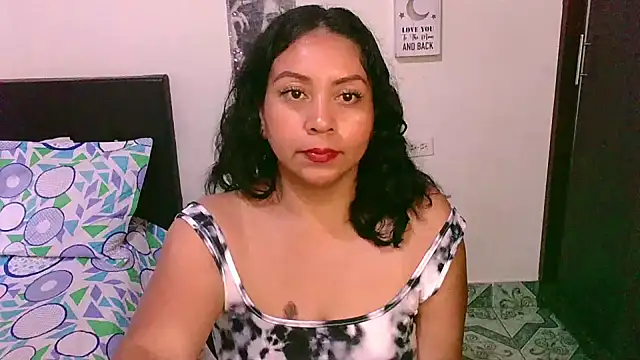 Snapshot of zaray_bella chatting on November 2025 09:46:02 PM zaray bella online show from November 2025 09:46:02 PM