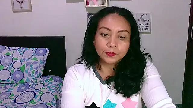 Snapshot of zaray_bella chatting on December 2025 10:37:02 PM zaray bella online show from December 2025 10:37:02 PM