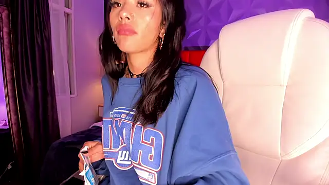 Snapshot of Giovanna_oliveira chatting on March 2025 06:37:02 AM Giovanna oliveira online show from March 2025 06:37:02 AM