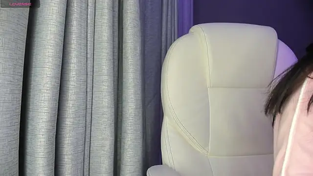 Snapshot of Giovanna_oliveira chatting on October 2025 05:28:01 AM Giovanna oliveira online show from October 2025 05:28:01 AM