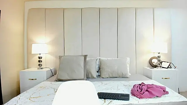 lyzzi smith01 online show from February 2025 01:06:01 PM