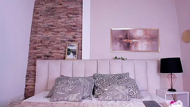 lyzzi smith01 online show from October 2025 08:05:01 PM