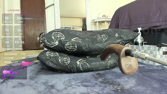 Peaches N Kreme online show from February 2025 04:48:01 AM