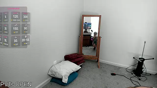 Peaches N Kreme online show from September 2025 10:53:02 PM