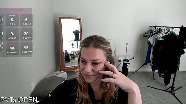 Peaches N Kreme online show from September 2025 10:20:02 PM