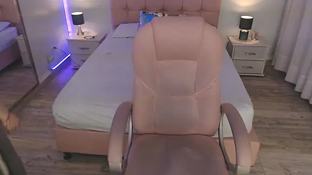 zoe jones13 online show from December 2025 02:40:01 AM