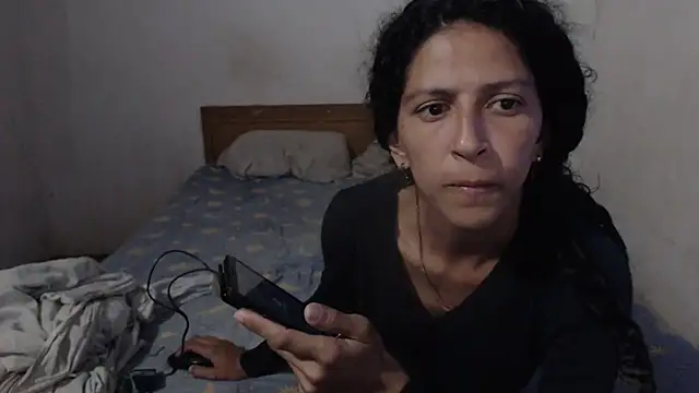 Snapshot of KateAndSimon chatting on February 2025 01:15:02 PM KateAndSimon online show from February 2025 01:15:02 PM