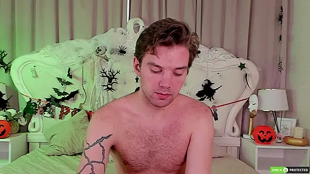 ArthurWhitee online show from October 2025 03:34:01 AM