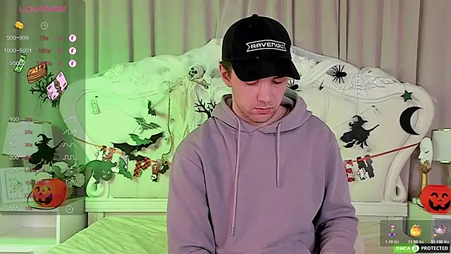 ArthurWhitee online show from October 2025 05:03:01 PM