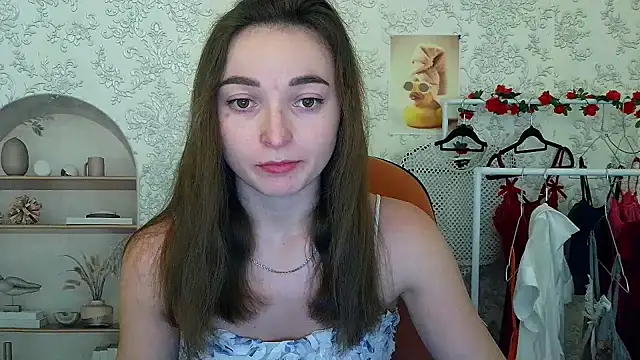  Barbie Kiss  online show from November 2025 03:45:02 PM