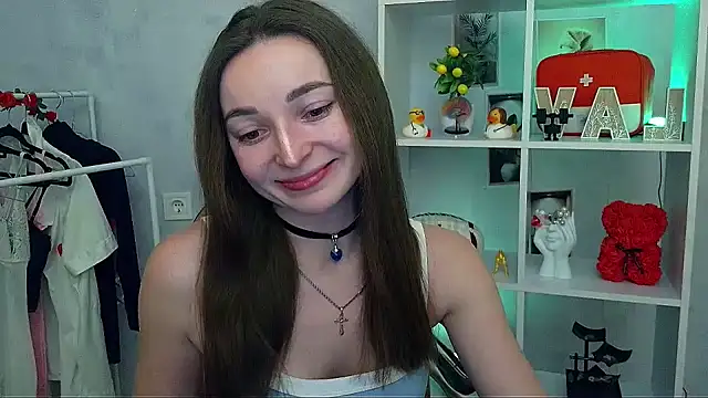  Barbie Kiss  online show from February 2026 04:21:02 PM