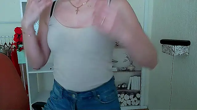  Barbie Kiss  online show from June 2026 01:09:02 PM