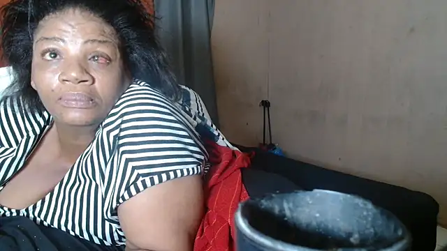 Snapshot of tinagiant chatting on May 2026 09:53:02 PM tinagiant online show from May 2026 09:53:02 PM