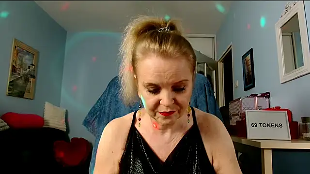 sexyjennyeu online show from March 2026 09:32:02 PM