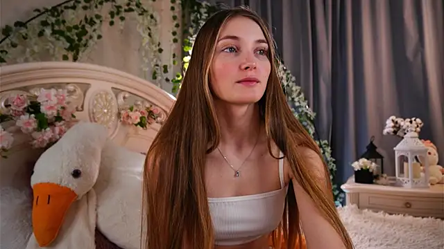 Snapshot of MonaEldon chatting on November 2025 02:22:01 AM MonaEldon online show from November 2025 02:22:01 AM