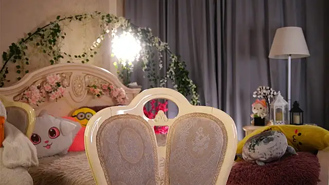 MonaEldon online show from December 2025 02:28:02 AM