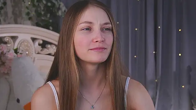 Snapshot of MonaEldon chatting on March 2026 03:10:01 AM MonaEldon online show from March 2026 03:10:01 AM