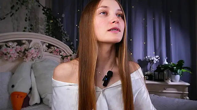 Snapshot of MonaEldon chatting on March 2026 02:28:02 AM MonaEldon online show from March 2026 02:28:02 AM