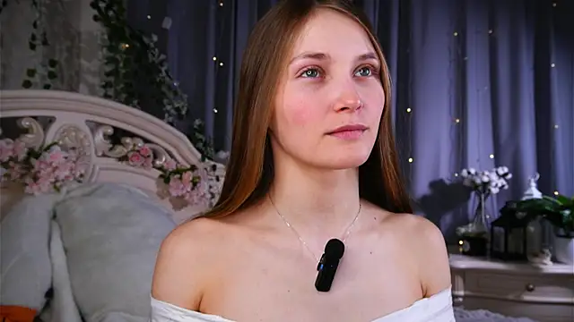 Snapshot of MonaEldon chatting on March 2026 08:26:33 AM MonaEldon online show from March 2026 08:26:33 AM