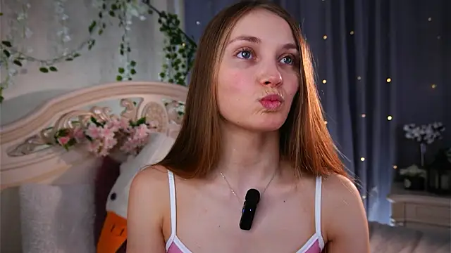 Snapshot of MonaEldon chatting on March 2026 02:45:02 AM MonaEldon online show from March 2026 02:45:02 AM