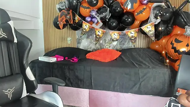 Danna topless online show from October 2025 12:05:02 PM