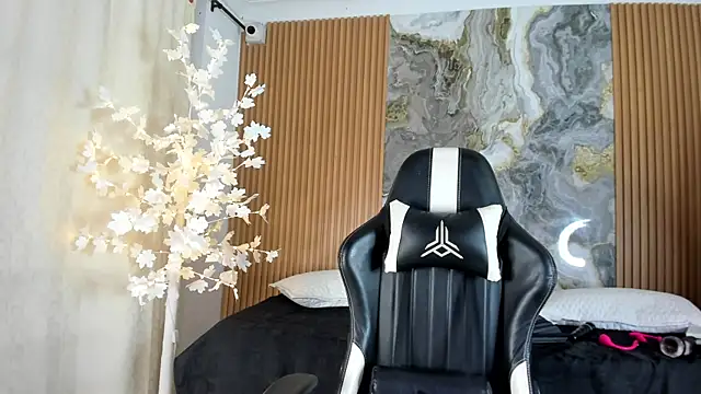 Danna topless online show from May 2026 12:11:01 PM