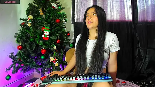 Snapshot of litle_mily_ chatting on January 2025 10:02:01 PM litle mily online show from January 2025 10:02:01 PM