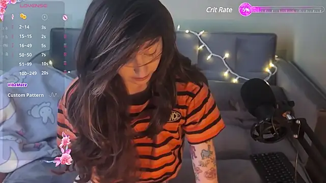 lovelylucyy online show from January 2025 06:56:02 PM