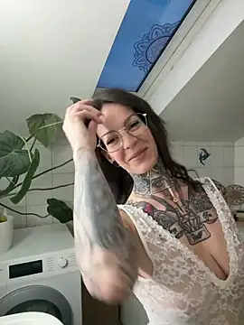 BrownieyQueen online show from March 2026 05:30:01 AM