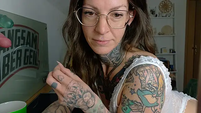 BrownieyQueen online show from April 2026 04:54:02 AM