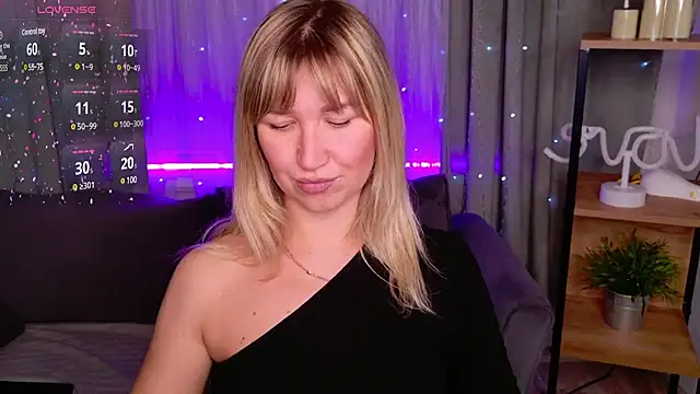 MilaBott online show from February 2025 07:09:01 PM