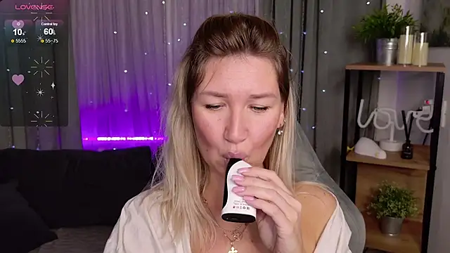 MilaBott online show from September 2025 08:31:02 PM