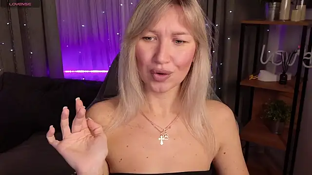 MilaBott online show from October 2025 08:20:02 PM