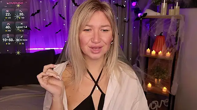 MilaBott online show from October 2025 08:09:01 PM