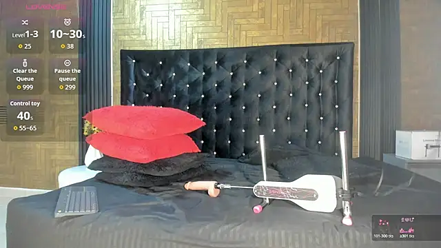 Laross25 online show from November 2025 08:09:01 PM