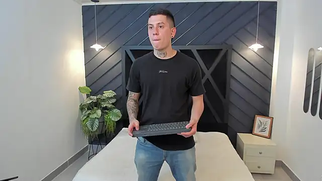 Yeiko Romero  online show from February 2025 11:51:02 PM