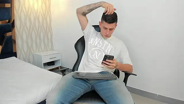 Yeiko Romero  online show from February 2025 05:21:01 PM