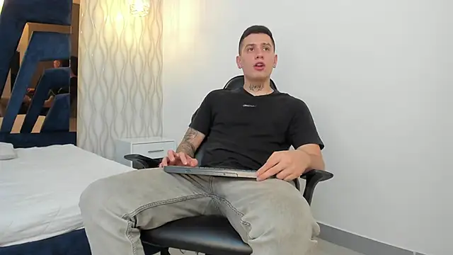 Yeiko Romero  online show from February 2025 05:27:01 PM