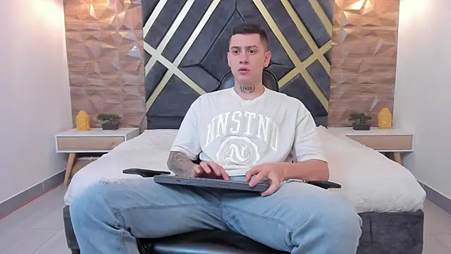 Yeiko Romero  online show from March 2025 05:31:01 PM