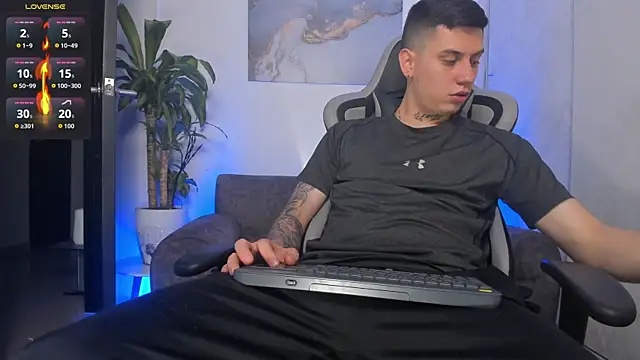 Yeiko Romero  online show from October 2025 08:07:01 PM