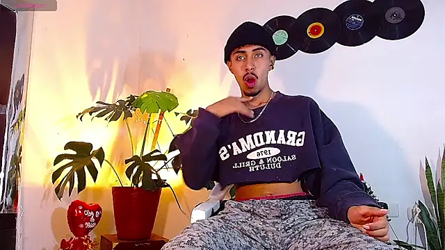 Snapshot of RyanRizzo chatting on December 2024 07:12:02 PM RyanRizzo online show from December 2024 07:12:02 PM