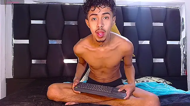 Snapshot of RyanRizzo chatting on December 2024 04:47:02 PM RyanRizzo online show from December 2024 04:47:02 PM