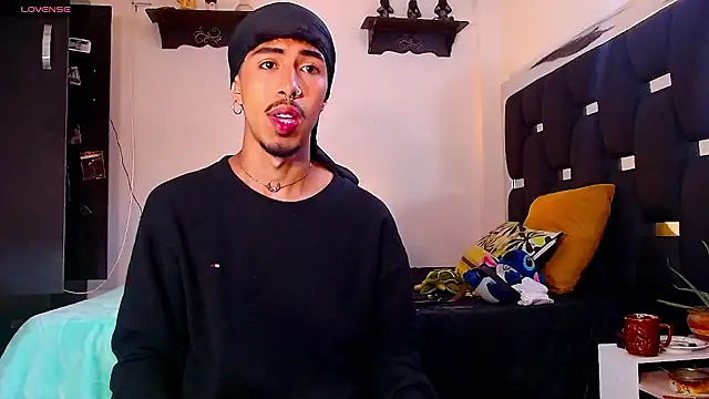 Snapshot of RyanRizzo chatting on December 2024 07:41:02 PM RyanRizzo online show from December 2024 07:41:02 PM