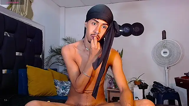 Snapshot of RyanRizzo chatting on January 2025 11:36:02 PM RyanRizzo online show from January 2025 11:36:02 PM