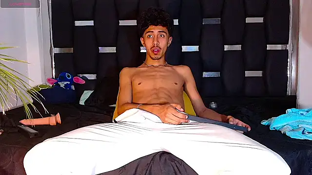 Snapshot of RyanRizzo chatting on February 2025 02:26:02 AM RyanRizzo online show from February 2025 02:26:02 AM