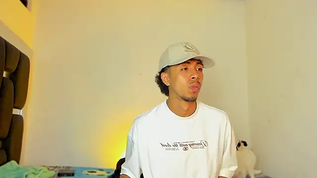 Snapshot of RyanRizzo chatting on November 2025 10:53:02 PM RyanRizzo online show from November 2025 10:53:02 PM